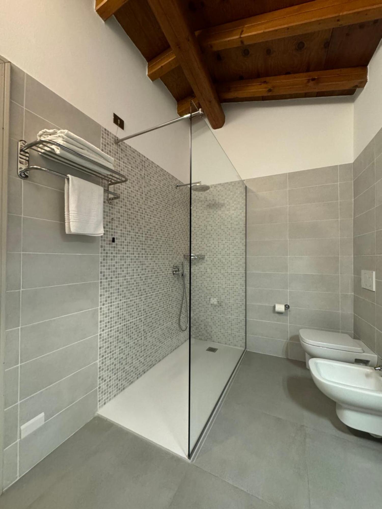 B&B Michelina Castiglione dʼIntelvi Buitenkant foto